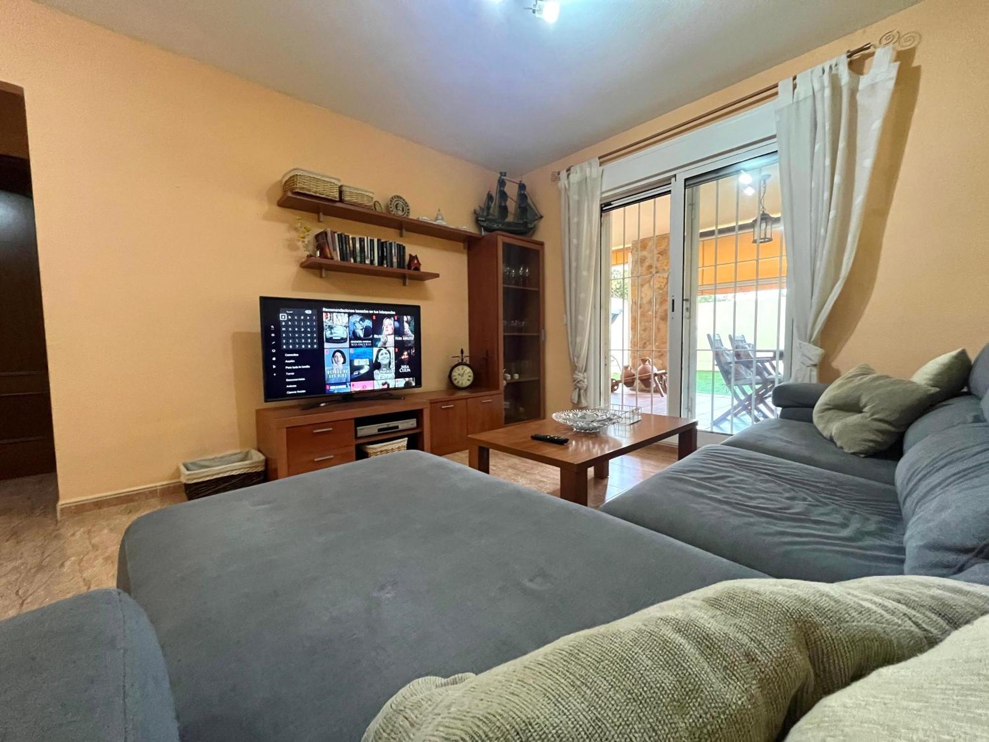 Amplio De 3 Con Piscina, Pista De Padel, Futbol Y Garaje Cubierto 2 Coches En Altas Entinas